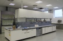 Umbau - Labor mit Laboreinrichtung